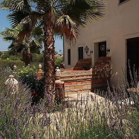 Cefala Farm stay *