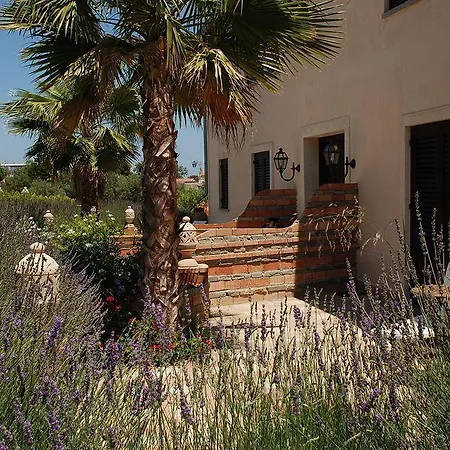 Cefala Bed and Breakfast 4*